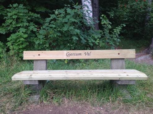 Nyrenovert benk ved Bærum Sykehus